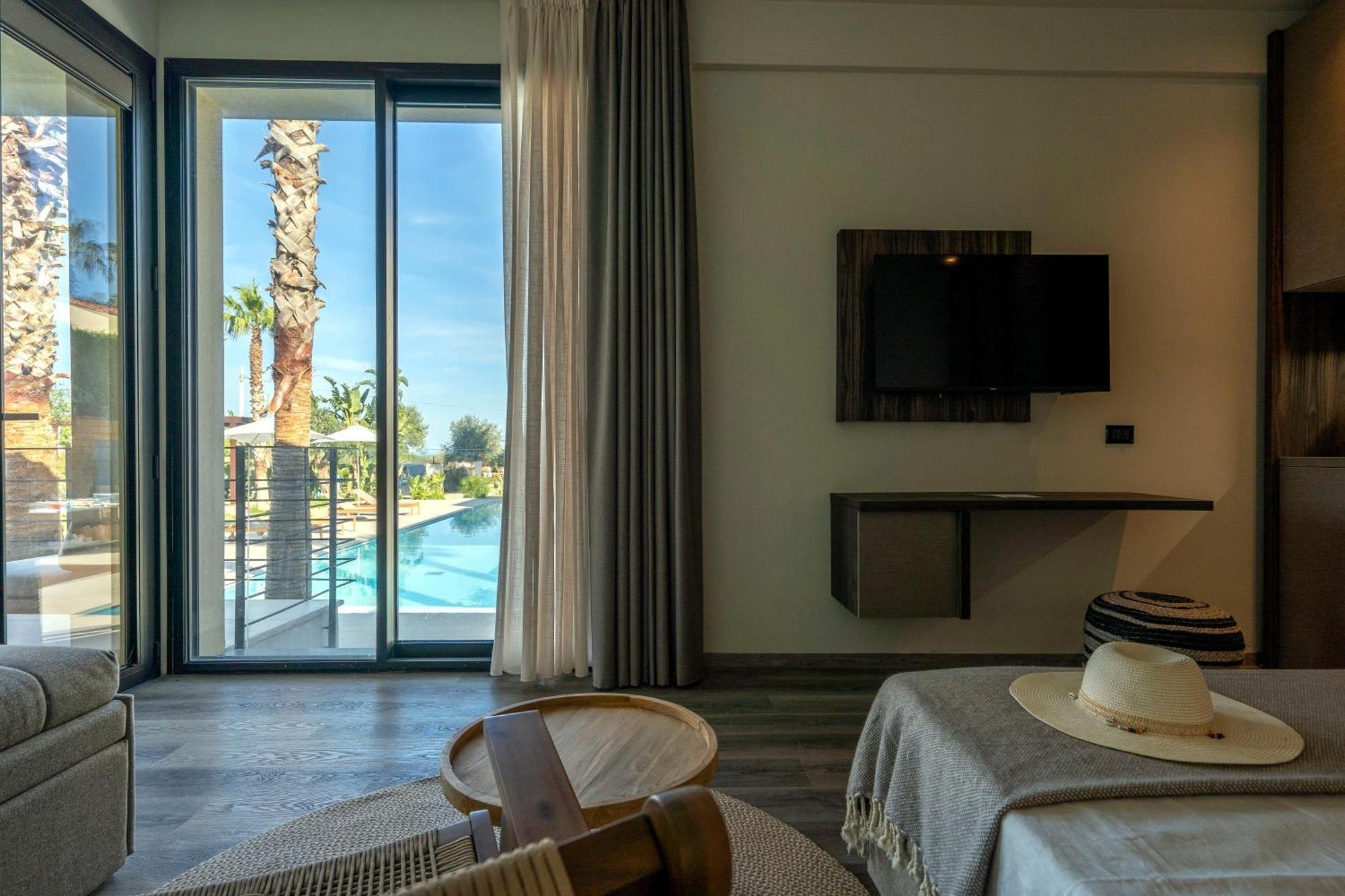 King Room Pool View